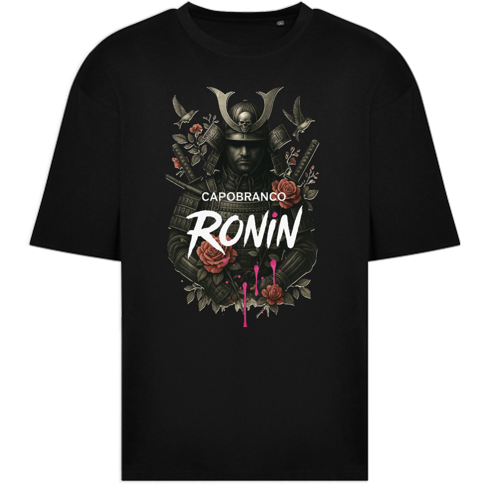 T-shirt oversize nera Capobranco Ronin con stampa frontale ispirata alla cultura samurai, design floreale urban street.