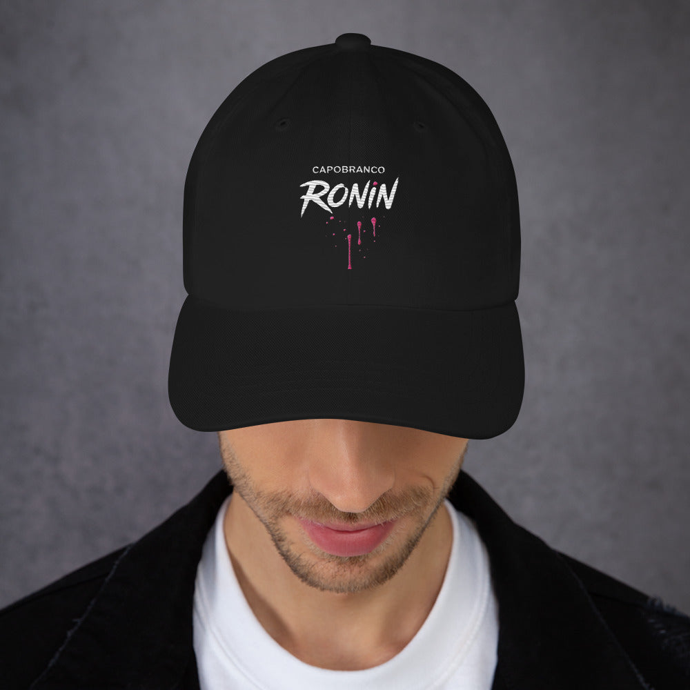 Cappello nero Capobranco con logo Ronin in stile samurai moderno