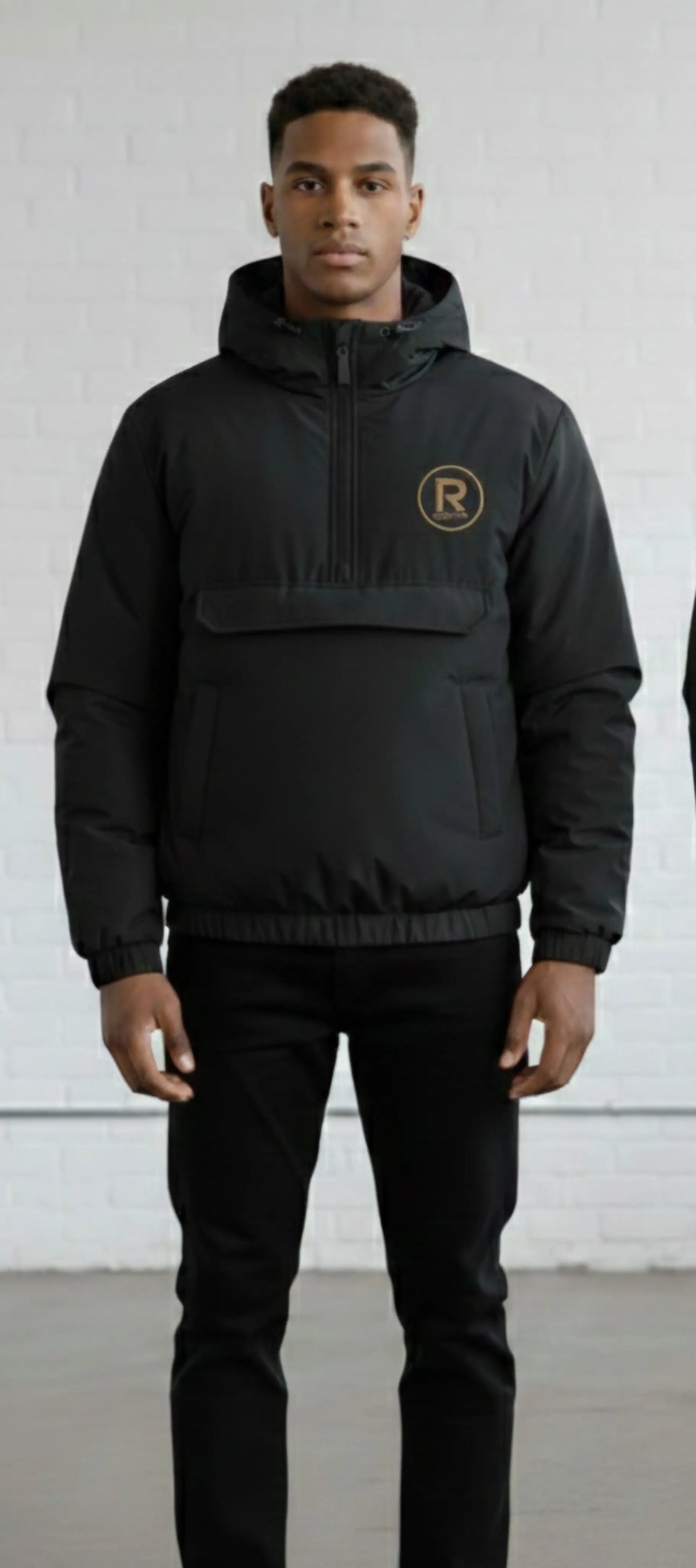Giubbotto Tecnico e Streetwear d'Avanguardia