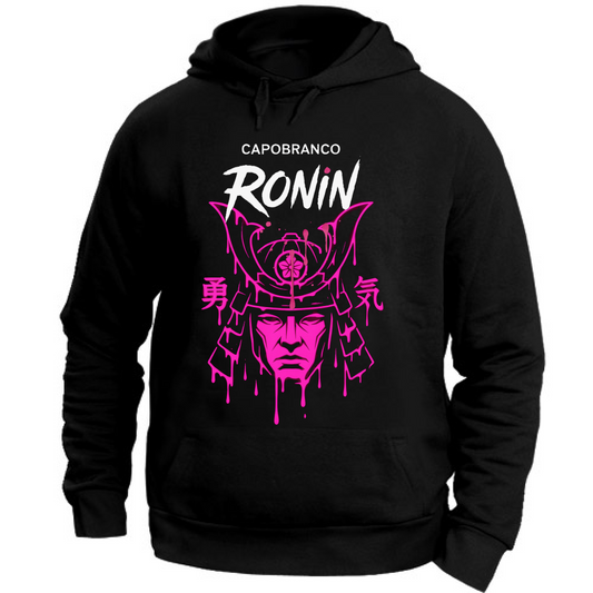 Felpa nera con cappuccio Capobranco Ronin, stampa neon fuxia in stile samurai giapponese, vista frontale.
